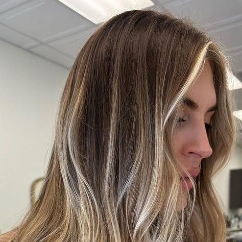 Mallery Share on Instagram: "Painted Balayage ⁣ My favorite technique for strong dimension! Check out my application->⁣ ⁣ Painting with @jackwinnpro Balayage Lightener" Hand Painted Blonde Balayage, Hand Paint Balayage, Balayage Hair Front View, Balayage Front View, Hand Painted Balayage, Painted Balayage, Bangs Haircut, Front Hair Styles, Paul Mitchell