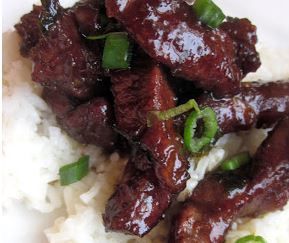 Copycat P.F. Chang's Mongolian Beef Recipe | If you're a huge fan of Chinese food, you'll love this recipe for P.F. Chang's Mongolian beef. Mongolian Beef Recipe, Copy Cat Recipe, Fantastic Recipes, Six Sisters, Diner Recept, Mongolian Beef, Beef Recipe, Think Food, Copycat Recipe