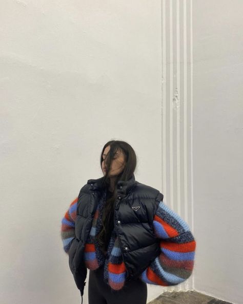 Prada Puffer Jacket Outfit, Prada Jacket Outfit, Gilet Outfit Women Winter, Canada Outfit Winter, Puffa Jacket Outfit, Canada Fits, Boohoo Outfits, Puffer Vest Fashion, Puffa Jacket