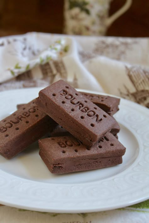 Bourbon Biscuit recipe biscuits cookies Bourbon Biscuit, British Chocolate, Bourbon Biscuits, British Biscuits, Bourbon Cream, Biscuit Sandwich, Cream Biscuits, Tea Biscuits, British Baking