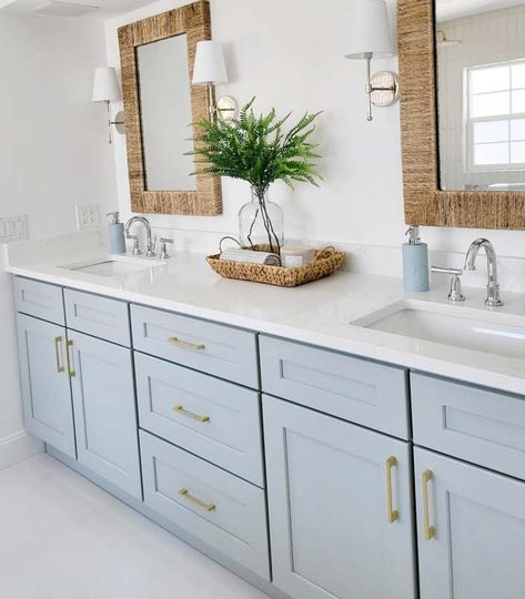 Coastal - MG Interiors Modern Coastal Bathroom, Coastal Bathroom Design, Coastal Interior Design, Waves Of The Ocean, Beach House Bathroom, Coastal Interior, Coastal Aesthetic, Coastal Interiors Design, Cottage Bathroom