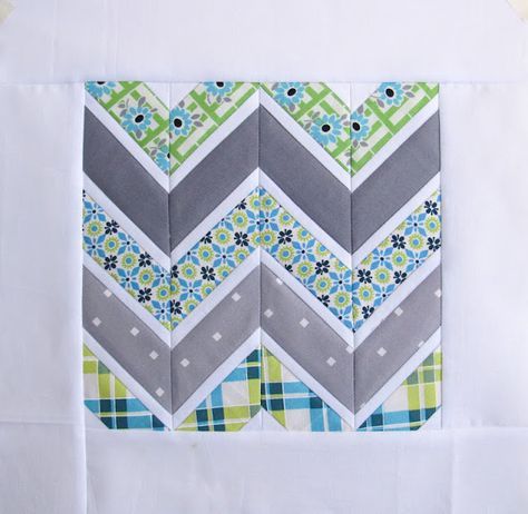 Free Paper Piecing pattern for Sharp Chevrons along with tutorial (: Chevron Quilt Pattern, Paper Pieced Quilt, Quilt Block Pattern, Chevron Quilt, Modern Quilt, Quilting For Beginners, Quilting Techniques, Block Pattern, Quilting Patterns