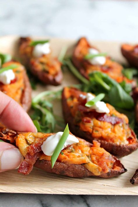 22 Easy Super Bowl Appetizer Recipes That Taste Amazing Super Bowl Party Food Sweet, Fingerling Sweet Potatoes Recipe, Super Bowl Food Crockpot, Potato Skins Easy, Party Food Sweet, Sweet Potato Skins Recipe, Easy Finger Food Recipes, Potato Skins Recipe, Appetizers Crockpot