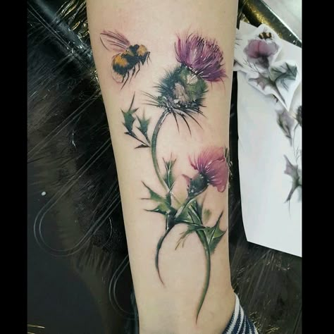 Scottish Thistle Tattoo, Botanisches Tattoo, Scottish Tattoos, Thistle Tattoo, Bumble Bee Tattoo, Watercolor Tattoo Flower, Botanical Tattoo, Dragonfly Tattoo, Bee Tattoo