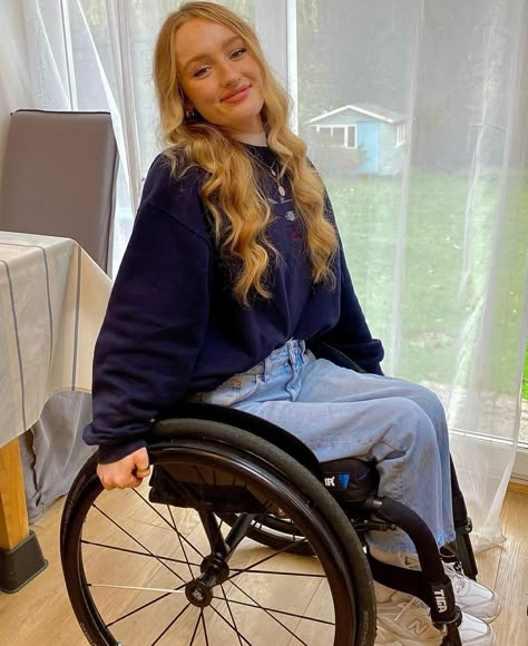 Wheelchair Outfits Women, Wheelchair Aesthetic, Wheelchair Outfits, Girl In Wheelchair, Ava Aesthetic, Hospitalcore Aesthetic, Wheelchair Fashion, Wheelchair Women, Heart Healing