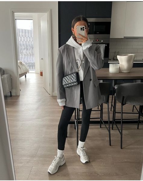 Oversized Blazer And Hoodie Outfit, Blazer Hoodie And Leggings Outfit, Hoodie Chic Outfit, Blazer With Sweatshirt, Oversized Shirt Winter Outfit, Short Grey Jacket Outfit, Athleisure Outfits Office, Zebra Yeezy Outfit Women, Grey Wool Jacket Outfit