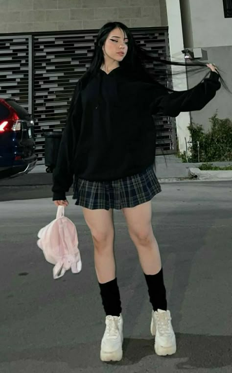 Simple Egirl Outfit, Egirl Outfits Aesthetic, E Girl Outfits, Selfie Aesthetic, Egirl Outfits, Grunge Outfit, Aesthetic Grunge Outfit, Dark Outfits, Outfit Goals