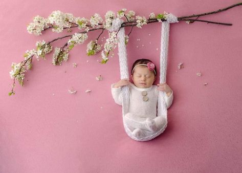 Unique Newborn Photoshoot Ideas, Family Photos With Baby, Baby Clips, Monthly Baby Photos, Newborn Baby Photoshoot, Baby Stage, Toddler Photography, Baby Poses, Newborn Baby Photos