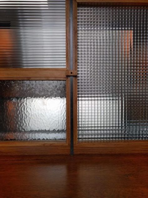 Cross Reed, Reeded and Ribbed Glass - Design Plus London Cross Reeded Glass Door, Reed Glass Door, Ribbed Glass Door, Reeded Glass Kitchen, Vestibule Door, Reeded Glass Door, Glass Partition Designs, Glass Kitchen Cabinets, Black Interior Doors