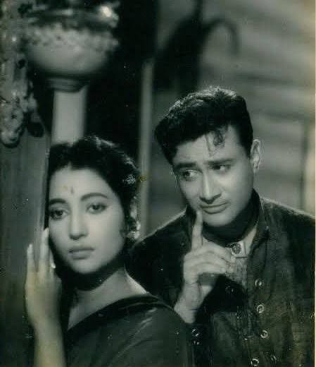 Old Film Stars Bollywood, Bollywood Classics, Suchitra Sen, Actors Bollywood, Dev Anand, Vintage Bollywood Aesthetic, Bollywood Retro, 90s Bollywood Aesthetic, Old Film Stars