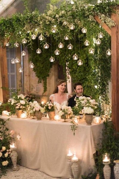 5 Atmospheric Wedding Candlelight Ideas That Really Inspire – Clear Wedding Invites Wedding Sweetheart Table Decor, Candle Lit Wedding, Sweetheart Table Decor, Sweetheart Table Wedding, Fancy Wedding, Kew Gardens, Sweetheart Table, Wedding Cake Designs, Wedding Candles