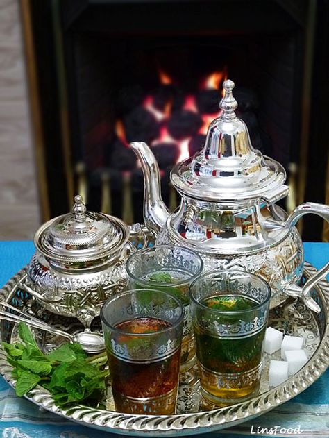 Moroccan Mint Tea, Thé Marocain Moroccan Tea Set, Moroccan Tea, Moroccan Mint Tea, Pomegranate Molasses, Moroccan Food, Tea Glasses, Mint Tea, Royal Wedding, Tea House