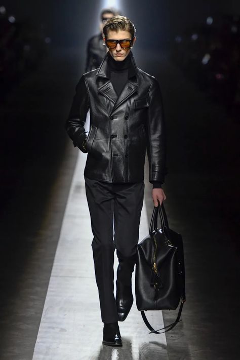 Tom Ford Menswear, Milan Fashion Week Men, Tom Ford Gucci, Man Dressing Style, Classy Outfits Men, Mens Fashion Blazer, Smart Men, Show Collection, Tom Ford Men