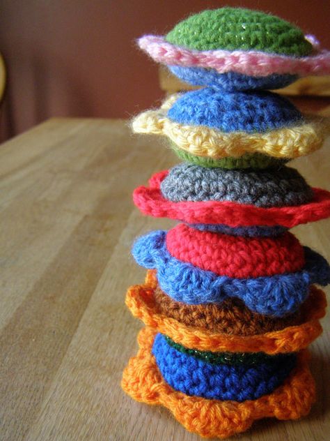 House Revivals: 12 Things to Make With Leftover Yarn Crochet With Leftover Yarn, Leftover Yarn Projects Crochet, Leftover Yarn Project, Diy Crochet Hook, Yarn Projects Crochet, Etsy Knitting Patterns, Yarn Scraps, Leftover Yarn, Student Christmas Gifts