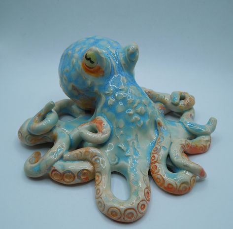 Small Clay Creatures, Octopus Clay Sculpture, Clay Manatee, Octopus Ceramics, Clay Sea Animals, Clay Sea Creatures, Water Ceramics, Octopus Pottery, Ceramic Sculpture Ideas