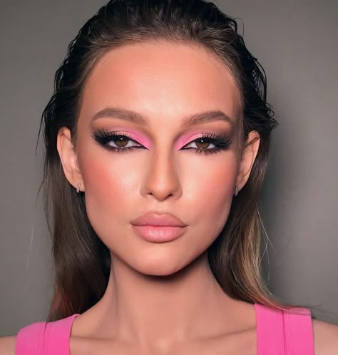 Pink Eyeshadow Looks, Evening Eye Makeup, Outfit Barbie, Pink Eyeshadow Look, Formal Makeup, Barbie Makeup, Soft Glam Makeup, Color Makeup, Glam Makeup Look