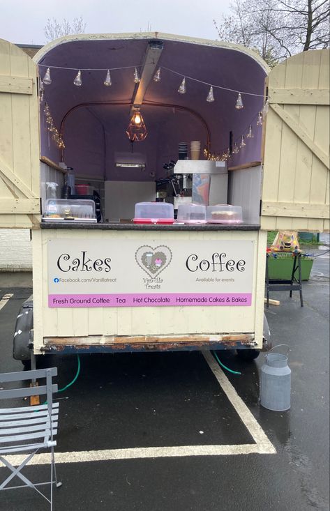 Horse Trailer Conversion Bakery, Horse Trailer Bakery, Trailer Business Ideas, Bakery Trailer, Horsebox Conversion, Small Food Trailer, Cafe Truck, Cake Truck, Drinks Stand