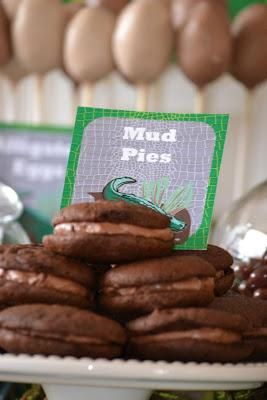 Birthday party ideas -Swamp Party by Candy Chic - Mud Pies Bayou Party, Shrek Halloween, Egg Cake Pops, Alligator Swamp, Alligator Birthday Parties, Swamp Party, Messy Party, Alligator Party, Shrek Party