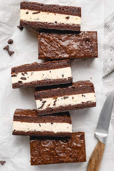 In these indulgent Brownie Ice Cream Sandwiches, rich fudge brownies and your fave ice cream get sandwiched together to create the perfect Summer treat! #icecream #brownie #brownies #chocolate #fudge #summer #frozendessert Cream Sandwich Cake, Homemade Ice Cream Sandwiches, Ice Cream Sandwiches Recipe, Ice Cream Sandwich Cake, Brownie Ice Cream, Vanilla Fudge, Sandwich Cake, Ice Cream Sandwiches, Homemade Brownies