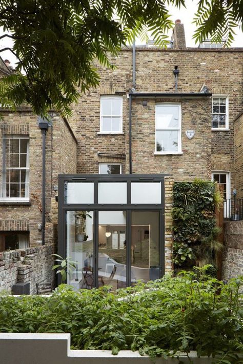 London-Georgian-House-Modern-Renovation-and-Extension_4 | iDesignArch | Interior Design, Architecture & Interior Decorating eMagazine Small Glass Extension, Side Extension Ideas, Glass Box Extension, Zinc Cladding, Conservatory Kitchen, Extension Inspiration, Loft Extension, Renovation House, Home Extensions