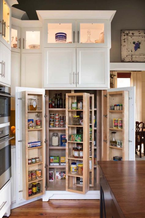 35 Clever ideas to help organize your kitchen pantry Stand Alone Pantry, Pantry Room, Kitchen Confidential, Pantry Shelving, Space Saving Kitchen, Kitchen Pantry Storage, Kitchen Pantry Design, Popular Kitchens, Design Your Kitchen