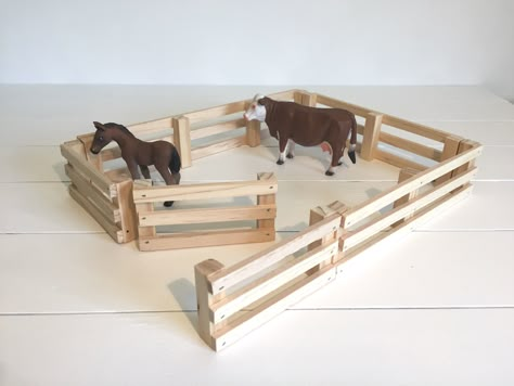 Play Horse Stable, Farm Dollhouse, Toy Horse Stable, Farm Toy Display, Play Horse, Play Farm, Farm Animal Toys, Small Fence, Toy Barn