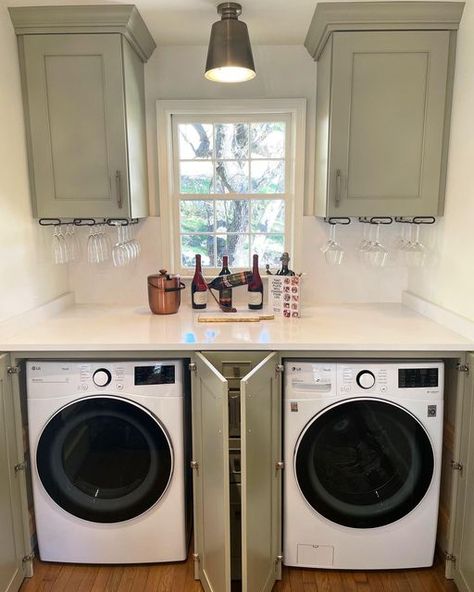 Laundry Room And Bar Combo, Laundry Under Kitchen Counter, Kitchen And Laundry Combined Ideas, Kitchen With Laundry Area, Laundry In Kitchen, Cottage Laundry, Organizing Spices, Laundry Diy, Laundry Bar