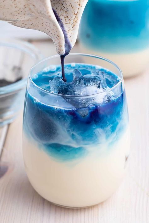 Blue Moon Milk, Milk Tea Recipe, Moon Milk Recipe, Summer Mocktail, Beautiful Drink, Magical Butterfly, Whole30 Diet, Butterfly Pea Tea, Butterfly Pea Flower Tea