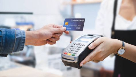 Contactless credit cards have circulated for years overseas and are finally becoming more common in the U.S. With any technology shift comes a myriad of questions: How do these cards work? Is the technology secure? Which banks issue contactless cards? Here’s our guide for everything you never kne Credit Card Fraud, Credit Card Online, Credit Card Payment, Best Credit Cards, Credit Card Processing, Good Credit, Mua Sắm, Financial Services, Banking