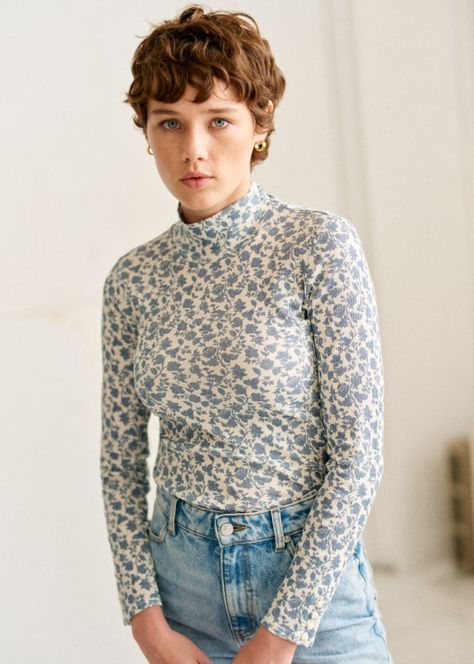 Felix Jumper - Leopard - 0rganic cotton - textile made from organic fibers - Sézane 30s Fashion, Cotton Textile, Garden Print, Parisian Style, Top Shirt, Lookbook, Jumper, Organic Cotton, Turtle Neck