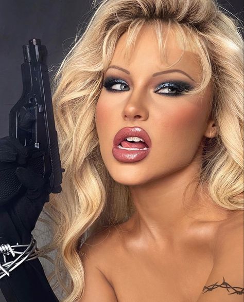 Brookelle Mckenzie, Outfit Ideas November, 90s Makeup Look, Y2k Makeup, 90s Makeup, Barb Wire, Halloween Makeup Inspiration, Clothing Outfit Ideas, So Sorry