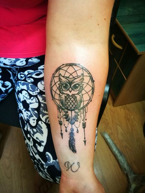 Owl Dreamcatcher Tattoo, Arms For Women, Dreamcatcher Tattoo Meaning, Owl Tattoo Meaning, Owl Dreamcatcher, Owl Tattoo Drawings, Cute Owl Tattoo, Dream Catcher Tattoo Design, Dream Catcher Tattoo