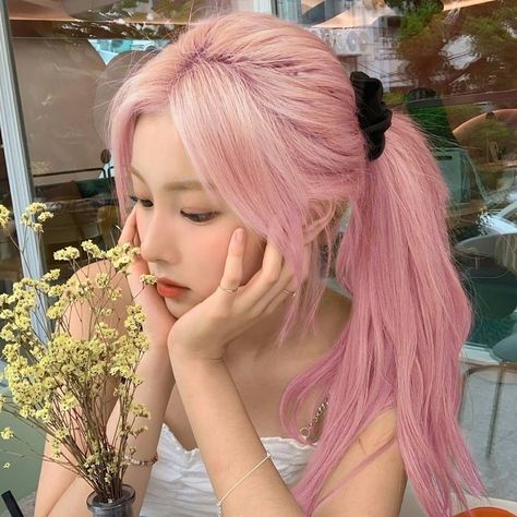 Hairstyle 2022, Light Pink Hair, Pink Hair Dye, Korean Hair Color, Girl With Pink Hair, Pastel Pink Hair, Kpop Hair, Pretty Hair Color, Hair Color Pink