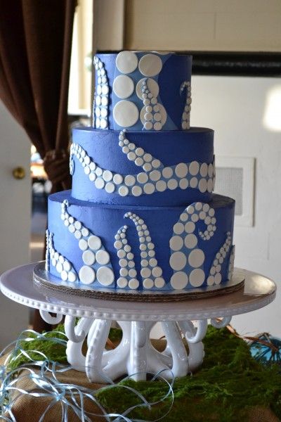 Inspiration for MJ's Birthday cake, he is always asking for a giant octopus battling a submarine and a squid.... Squid Cake, Octopus Birthday, Octopus Party, Octopus Cake, Giant Octopus, Ocean Cakes, Sea Cakes, Beach Cakes, Ocean Party