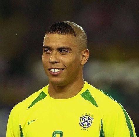 𝑮𝑼𝑴 | ronaldo’s 2002 world cup haircut | Instagram Brazilian Ronaldo, Ronaldo Ronaldinho, Ronaldo Brazil, Ronaldo Haircut, Ronaldo 9, 2002 World Cup, Ronaldo Pictures, Football Awards, Ronaldo Real Madrid