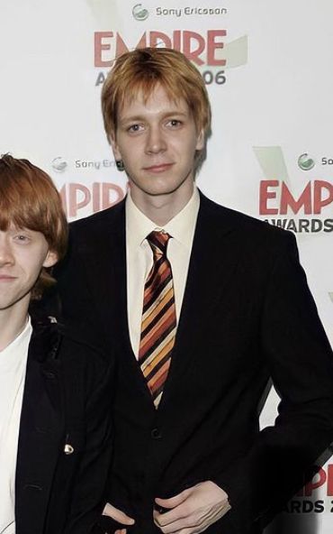 Fred Weasley Hands, Fred Weasley 3rd Year, Fred Weasley Cute Pictures, Fred And George Weasley Pictures, Phelps Twins Funny, James Phelps, Fred And George Weasley 3rd Year, George Weasley Aesthetic, Fred And Hermione