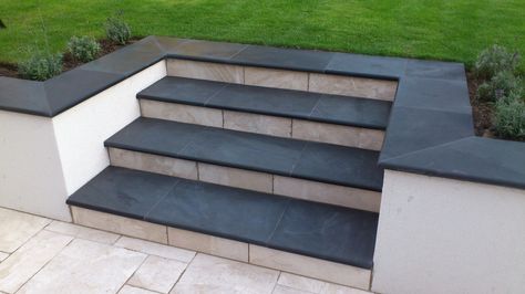 Coping Stones, Design Per Patio, Patio Steps, Stone Steps, Garden Stairs, Garden Paving, Back Garden Design, Sloped Garden, Garden Steps