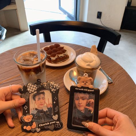 Kpop Besties Aesthetic, Ateez Photocard Aesthetic, Ateez Cute Pics, Kpop Cafe Aesthetic, Kpop Fan Aesthetic, Atiny Aesthetic, Mingi Aesthetic, Kpop Besties, Seonghwa Aesthetic