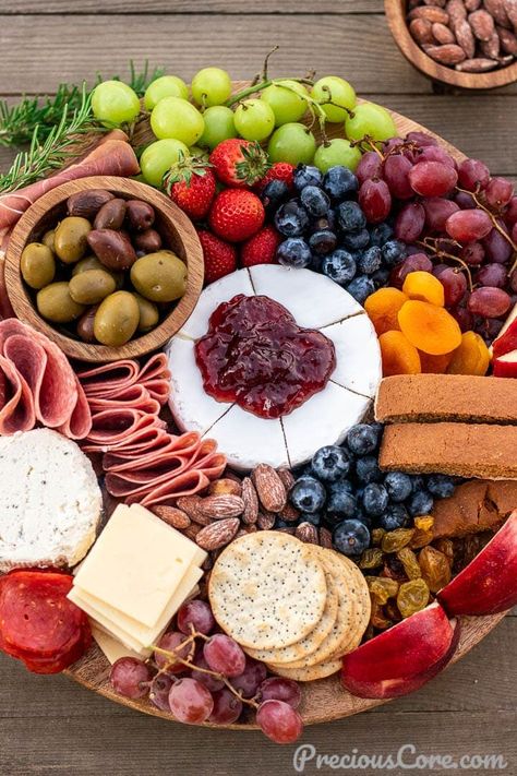 Round board filled with cheese, meats, cheese and crackers Salty Charcuterie Board, Sweet And Salty Charcuterie Board, Summer Charcuterie Board, Summer Charcuterie, Charcuterie Meats, Berry Recipes, Recipes For Summer, Charcuterie Inspiration, Fruit Preserves