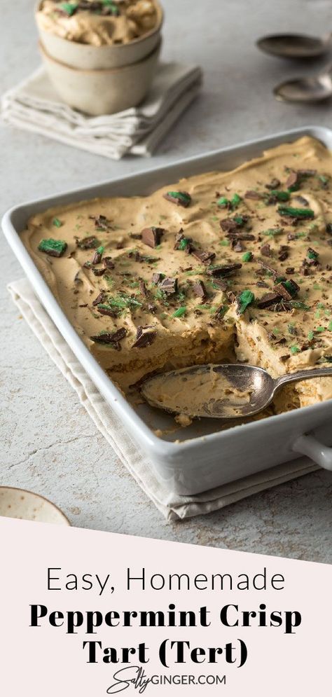 Peppermint crisp tart in a casserole dish with a serving spoon. Tennis Biscuits, Caramel Tart Recipe, Peppermint Crisp Tart, Peppermint Dessert, Christmas Luncheon, Peppermint Crisp, Peppermint Cake, African Dessert, Caramel Tart