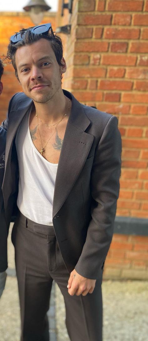 Harry In A Suit, Bae Style, Harry Styles Cute, Haikou, Harry Styles Wallpaper, July 1st, Harry Styles Pictures, Louis And Harry, Harry Styles Photos