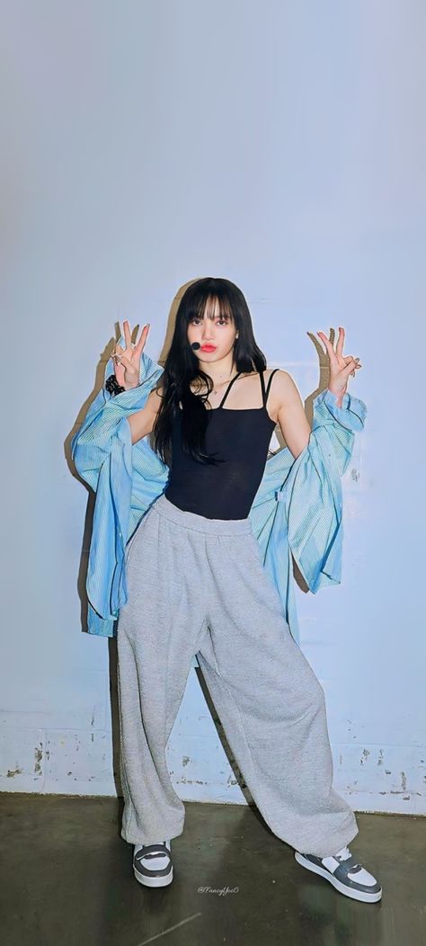 Lisa Blackpink wallpaper Black Pink Lisa Outfit, Lisa Blackpink Black Hair, Lisa Inspired Outfits, Blackpink Lisa Outfits, Lisa Blackpink Outfit, Lisa Blackpink Photos, Lalisa Photo, Lalisa Manoban Wallpaper, Lisa Hot Outfit