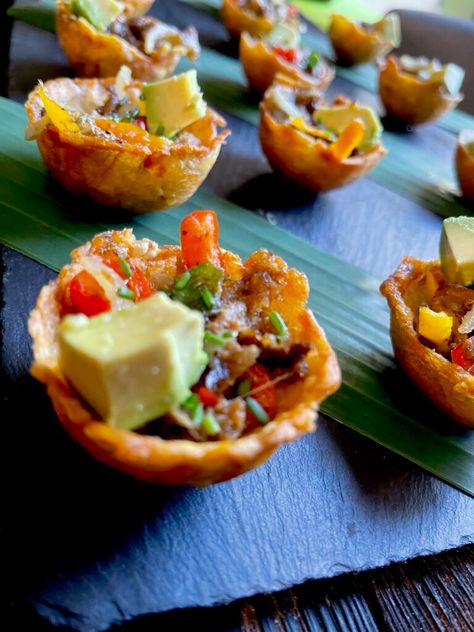 Stuffed plantain cups - Dominica Gourmet Dominican Meals, Stuffed Plantains, Plantain Cups, Dominican Recipes, Baked Plantains, Green Plantains, Tortilla Cups, Jerk Chicken Wings, Fish Snacks