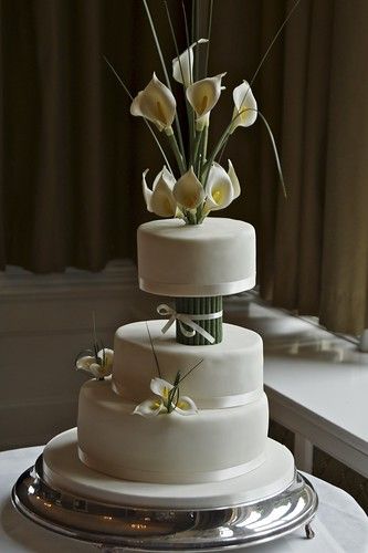 Lily Wedding Cake, Calla Lily Wedding Cake, Calla Lily Cake, Lily Cake, Calla Lily Wedding, Small Wedding Cakes, The Wedding Cake, Lily Wedding, Friends Wedding