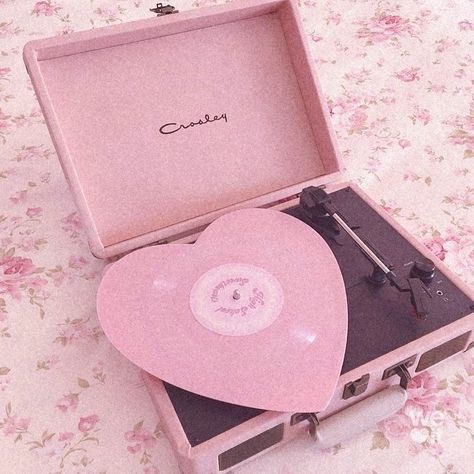 Code Lyoko Aesthetic, Lover Album Aesthetic, Cottagecore Pink, Aesthetic Taylor Swift, Lover Album, Code Lyoko, Pink Music, Album Aesthetic, Lovecore Aesthetic