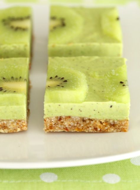 kiwi and lime slice Kiwi Recipes Dessert, Kiwi Fruit Recipes, Vegan Slice, Kiwi Dessert, Fruits Recipes, Pizza Fruit, Candy Corner, Kiwi Recipes, Lime Slice