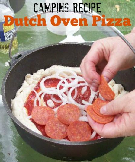 Dutch Oven Pizza Dutch Oven Pizza, Campfire Pizza, Camp Cooking Recipes, Dutch Oven Camping Recipes, Dutch Oven Camping, Pizza Bianca, Oven Pizza, Easy Camping Meals, Dutch Oven Cooking