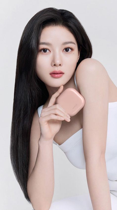 Laneige Neo Cushion, Kim Joo Jung, Kim You Jung, Kim Yoo Jung, Glowing Makeup, Korean Actresses, Korean Celebrities, Kdrama Actors, Celebrity Look