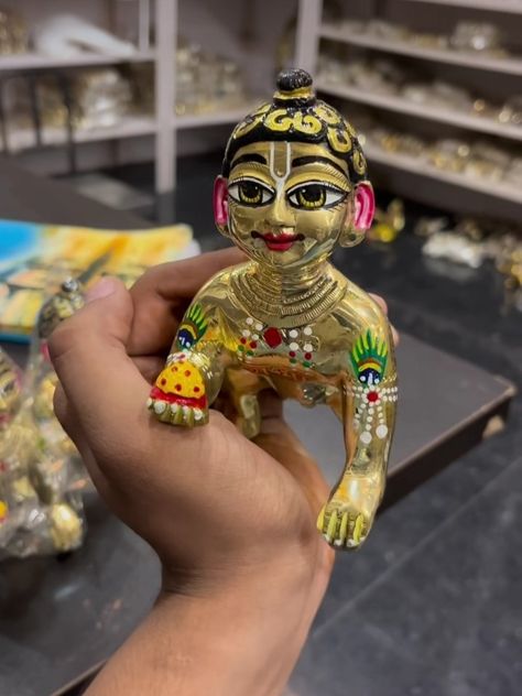 Ladu Gopal Shringar, Laddu Gopal Makeup, Krishna Little, Krishna Accessories, Krishna Shringar, Movie Night Photography, Gopal Krishna, Janmashtami Decoration, Laddu Gopal Dresses