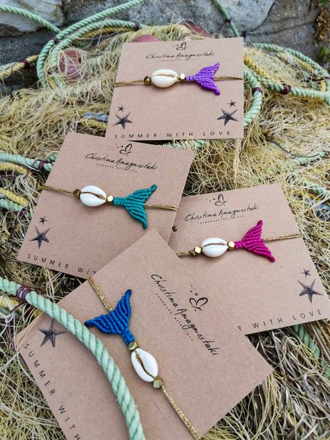 Mermaid Bracelets, Mermaid Macrame, Diy Macrame Projects, Simpul Makrame, Diy Earrings Easy, Ankle Bracelets Diy, Diy Fabric Jewellery, Macrame Bracelet Patterns, Boho Crafts Diy